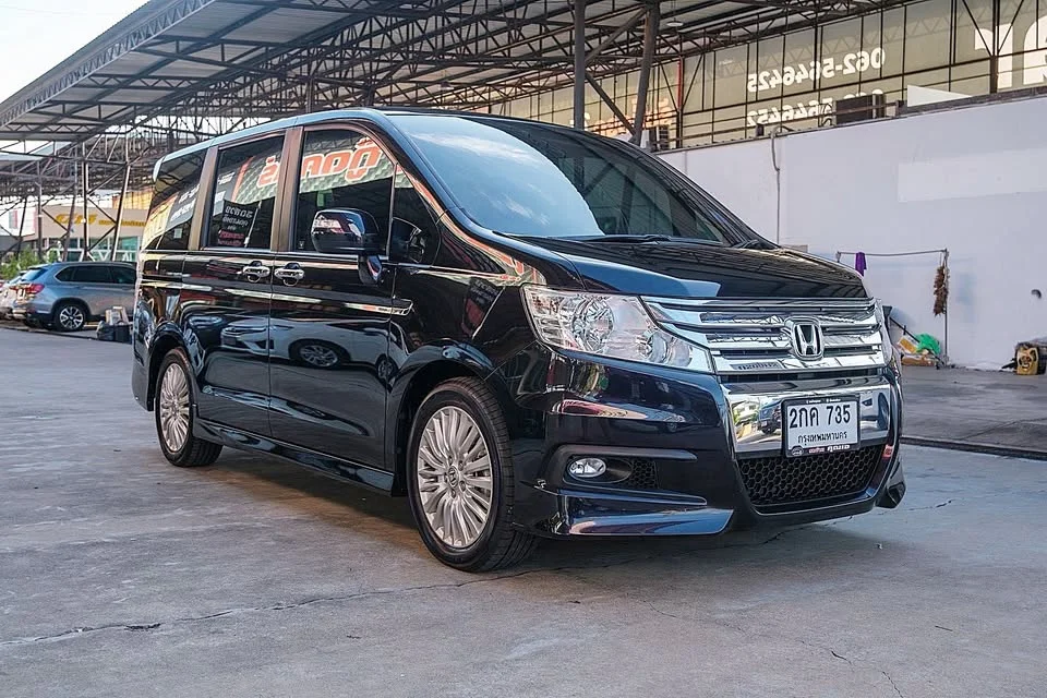 2014 Honda Stepwgn IV 2