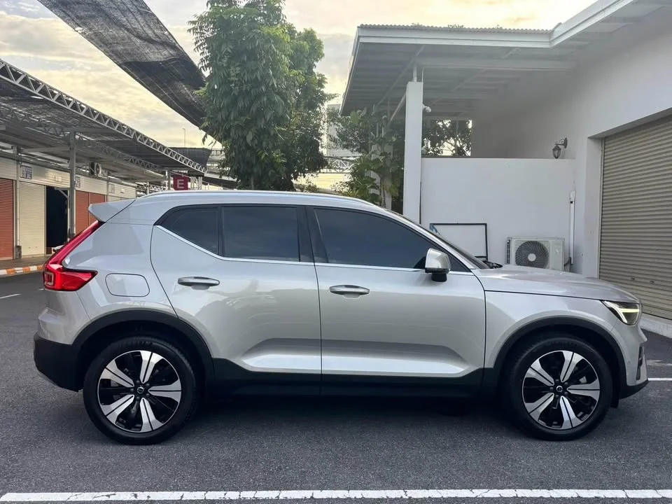 2023 Volvo XC40 3
