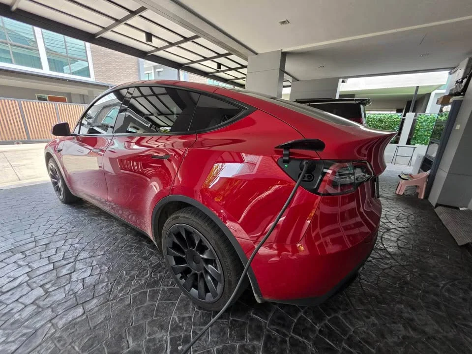 2023 Tesla Model Y 2