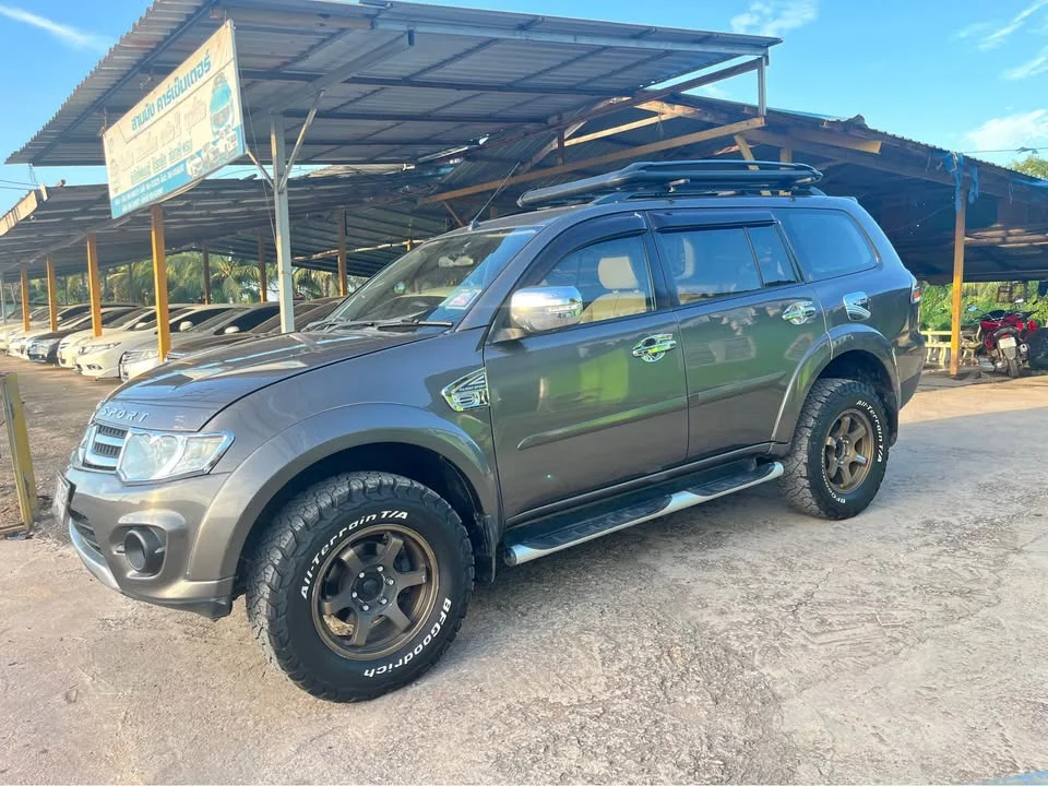 2012 Mitsubishi Pajero Sport II 2