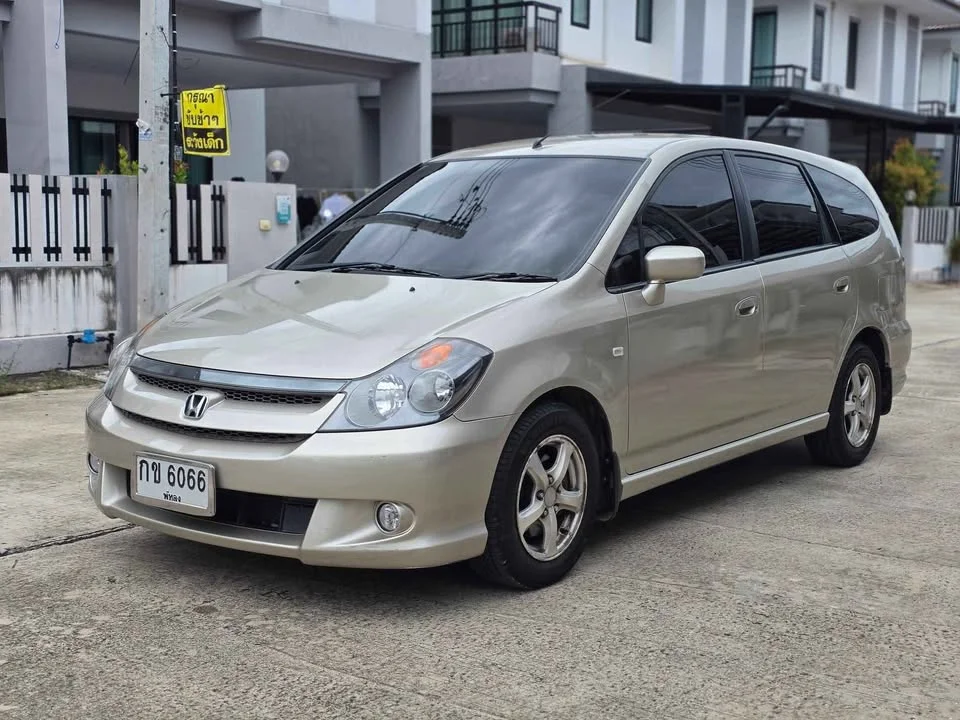 2005 Honda Stream I 3