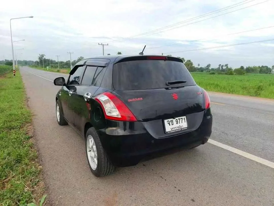 2013 Suzuki Swift II 3