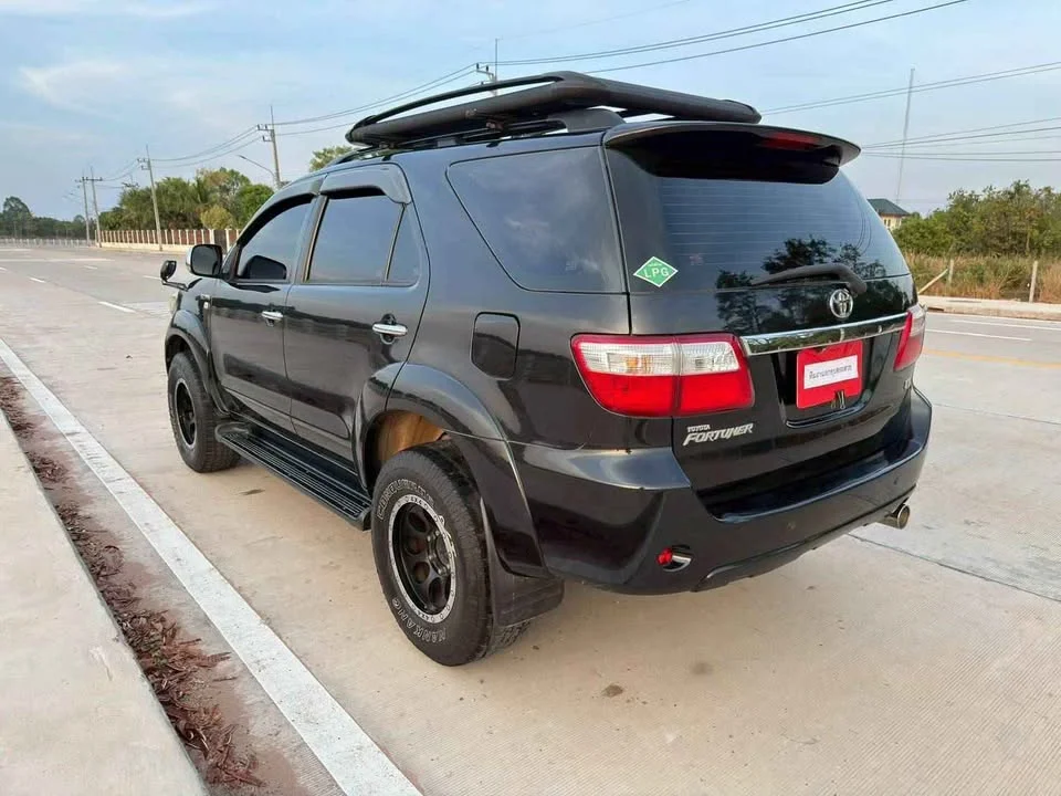 2010 Toyota Fortuner I 3