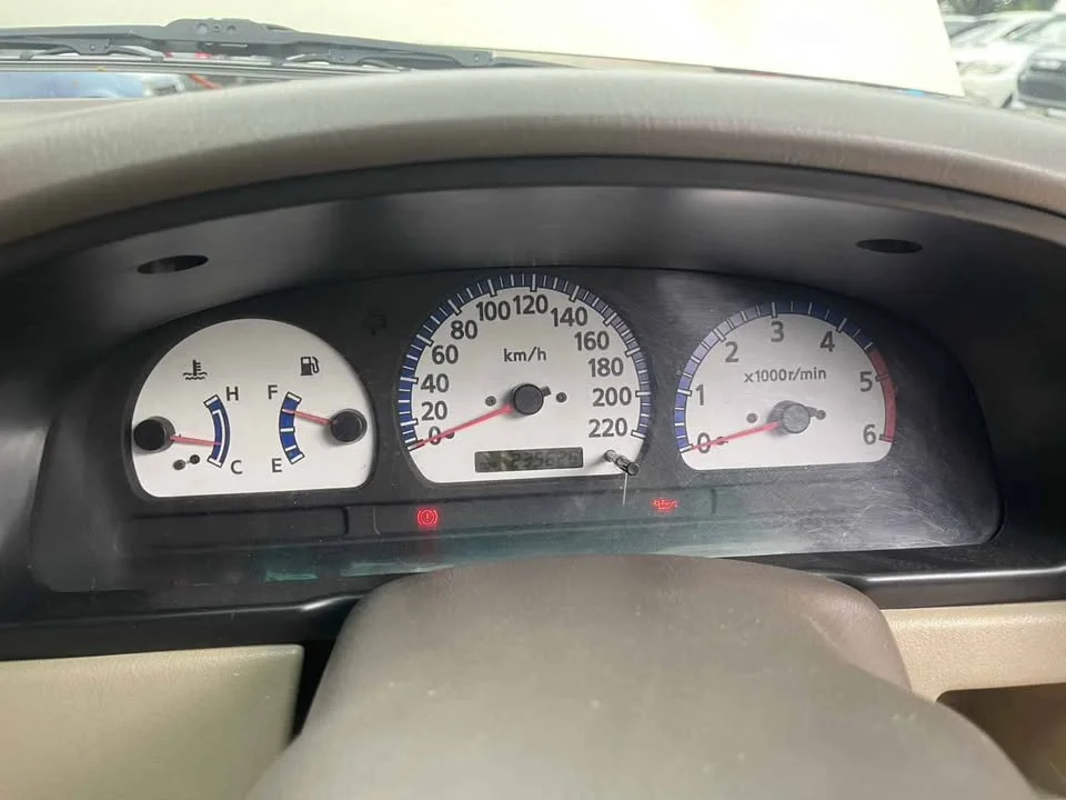 2002 Nissan Frontier I 3