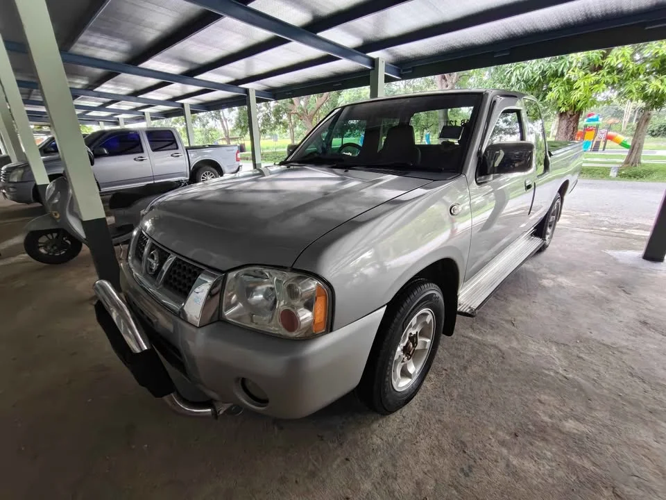 2004 Nissan Frontier I 3