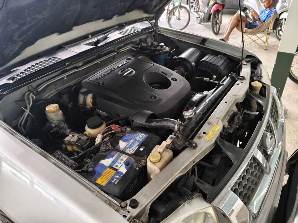 2004 Nissan Frontier I 2