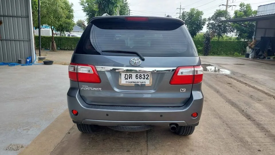 2010 Toyota Fortuner I 2