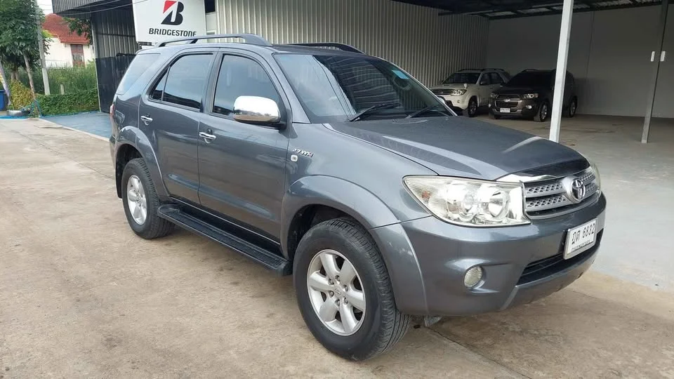 2010 Toyota Fortuner I 3