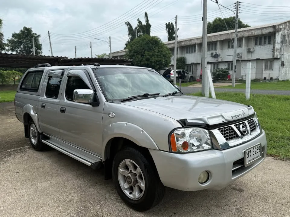 2004 Nissan Frontier I 3