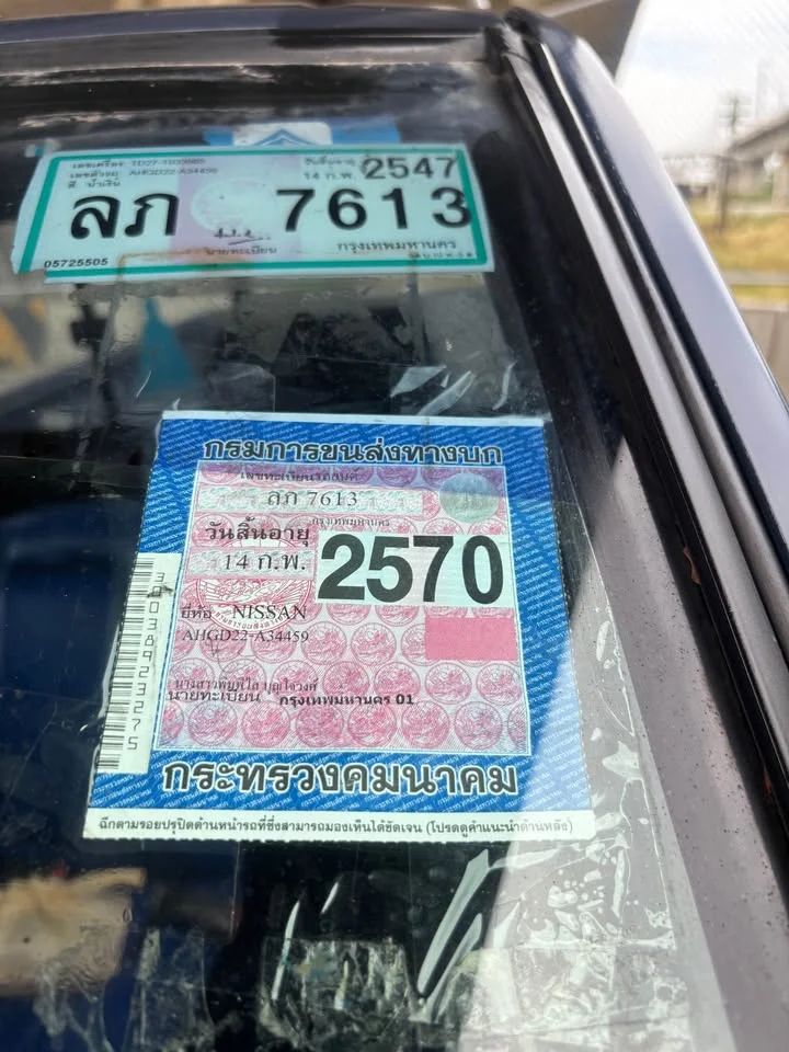 2000 Nissan Frontier I 3