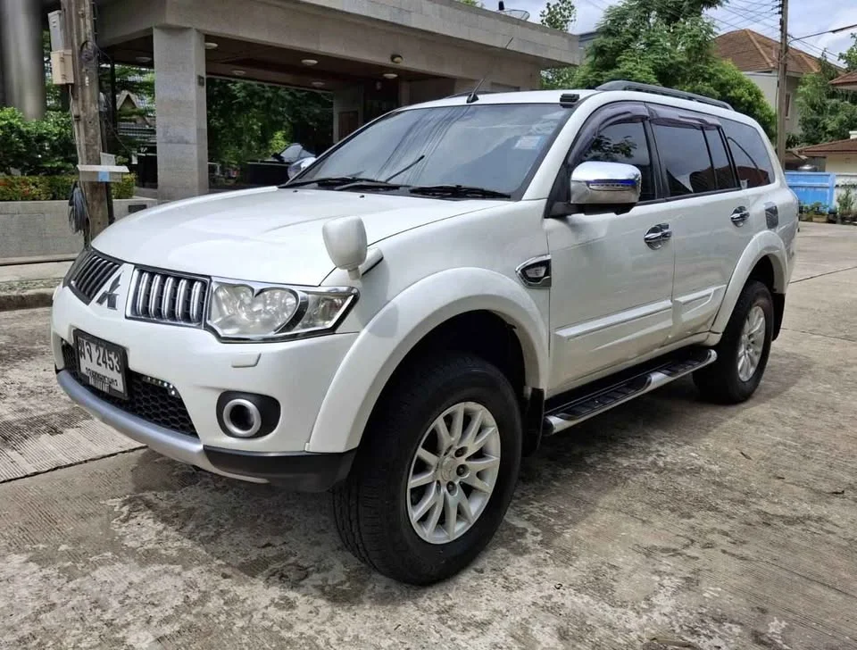 2012 Mitsubishi Pajero Sport II 2