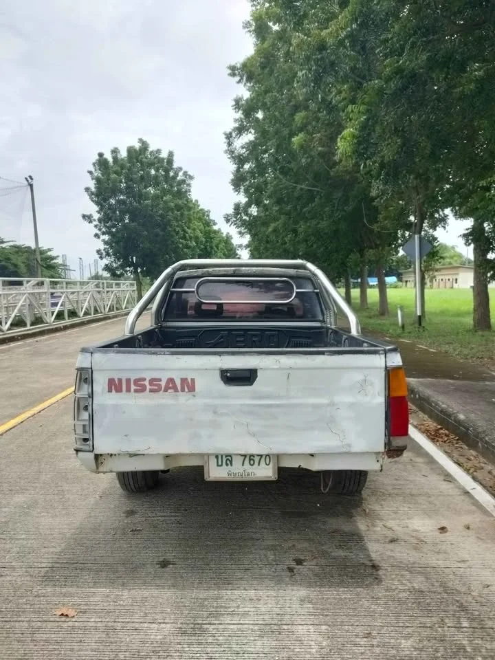 1993 Nissan Big M D21 2