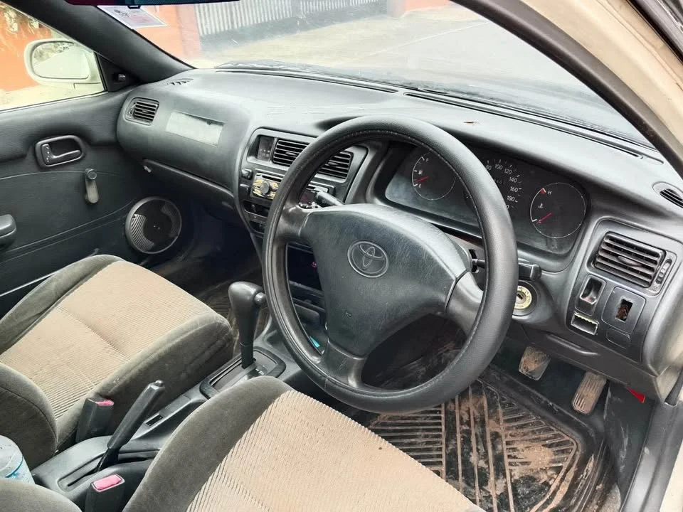 Toyota Corolla Altis VII (E100) 3