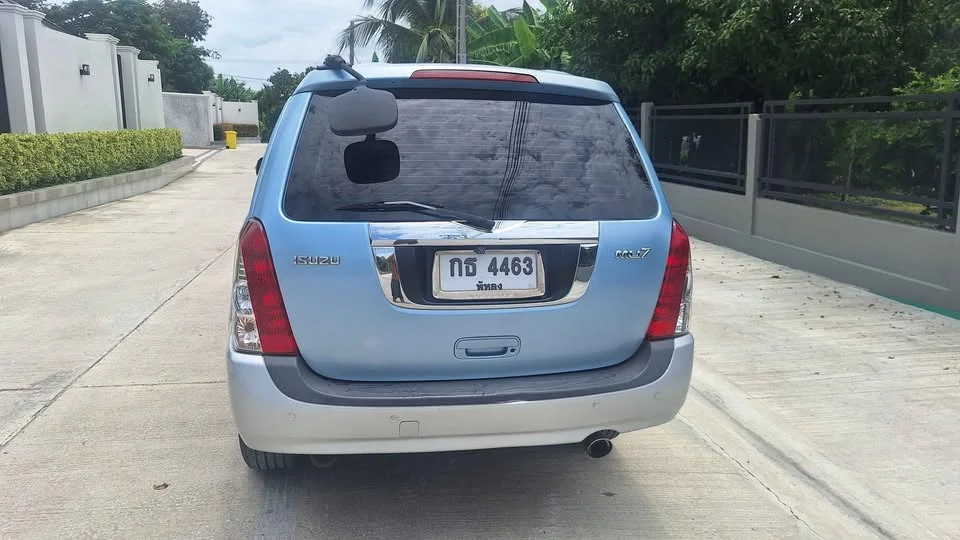 2005 Isuzu MU-7 3