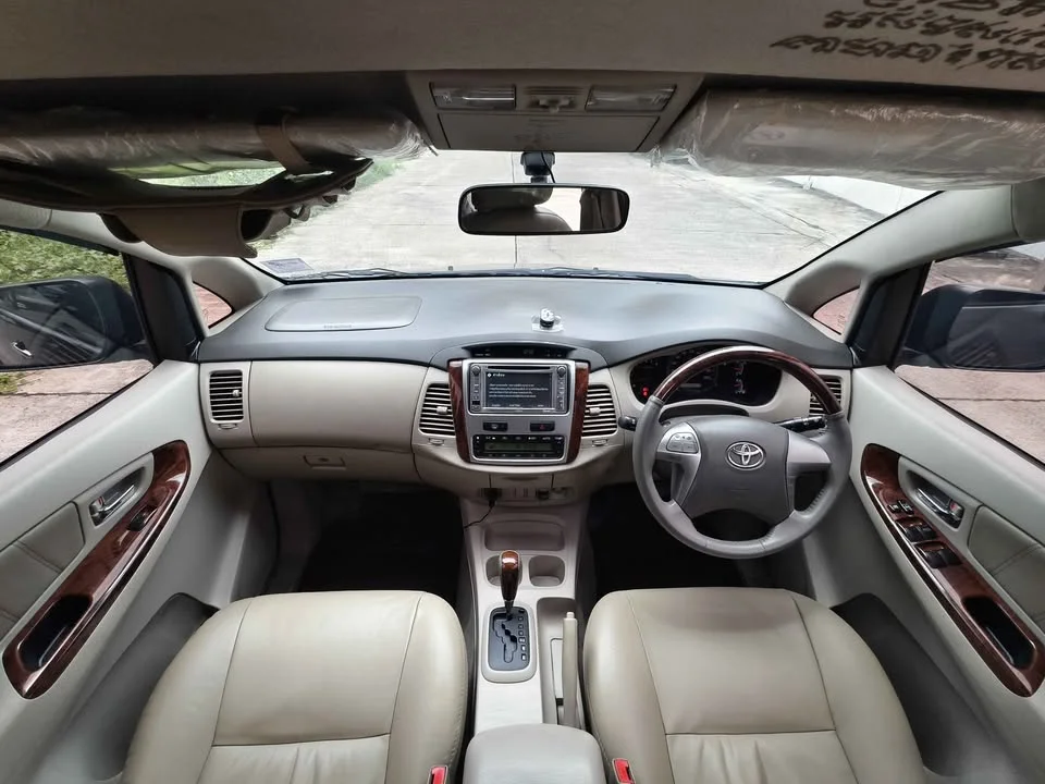 2013 Toyota Innova I 3