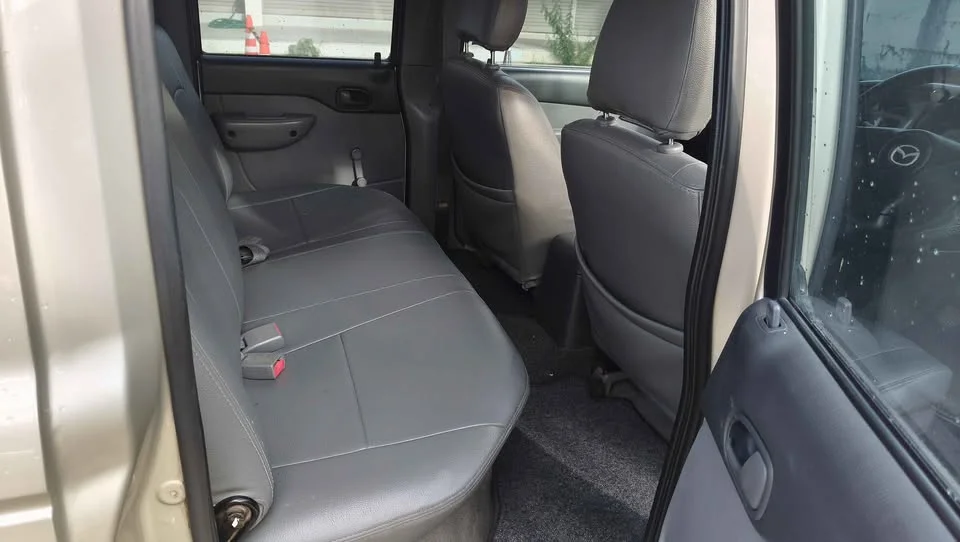 2004 Mazda 2500 Fighter V 2