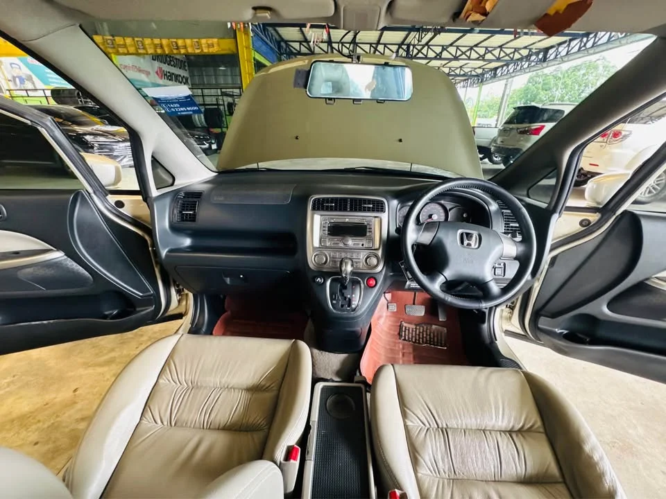 2005 Honda Stream I 3