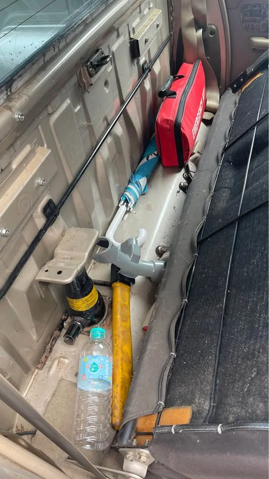 2001 Nissan Frontier I 3