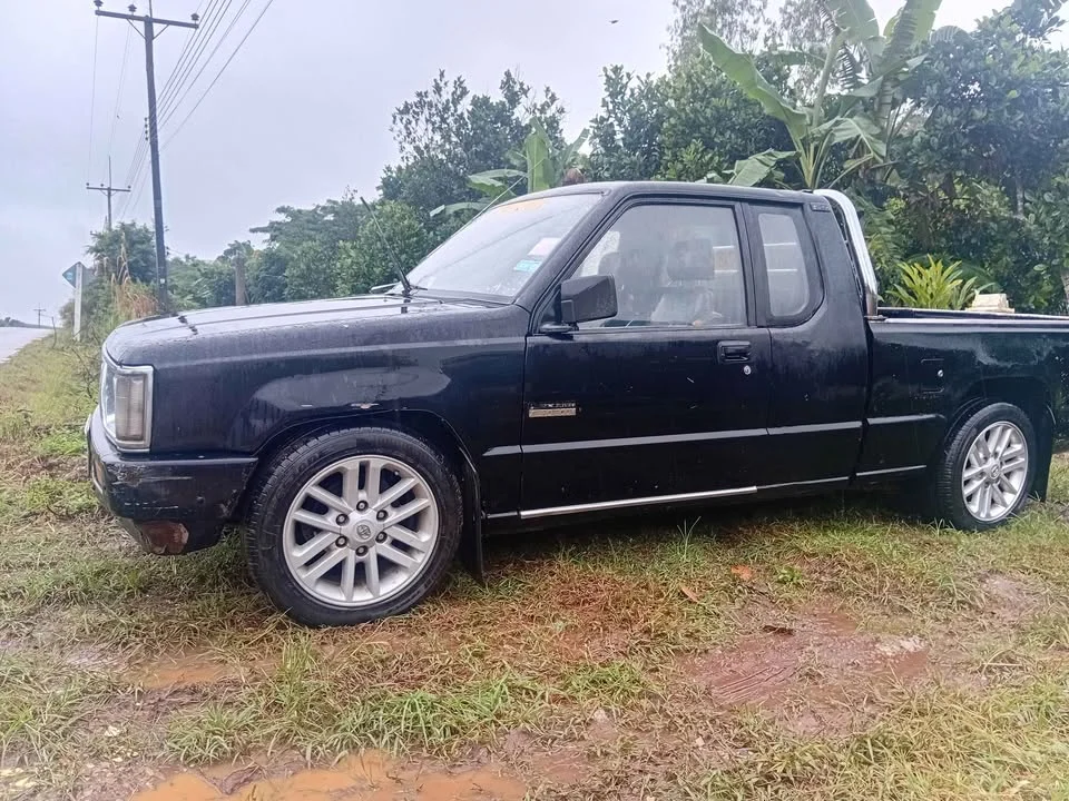 1996 Mitsubishi Triton II 3