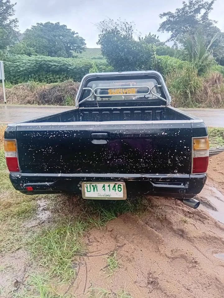 1996 Mitsubishi Triton II 3