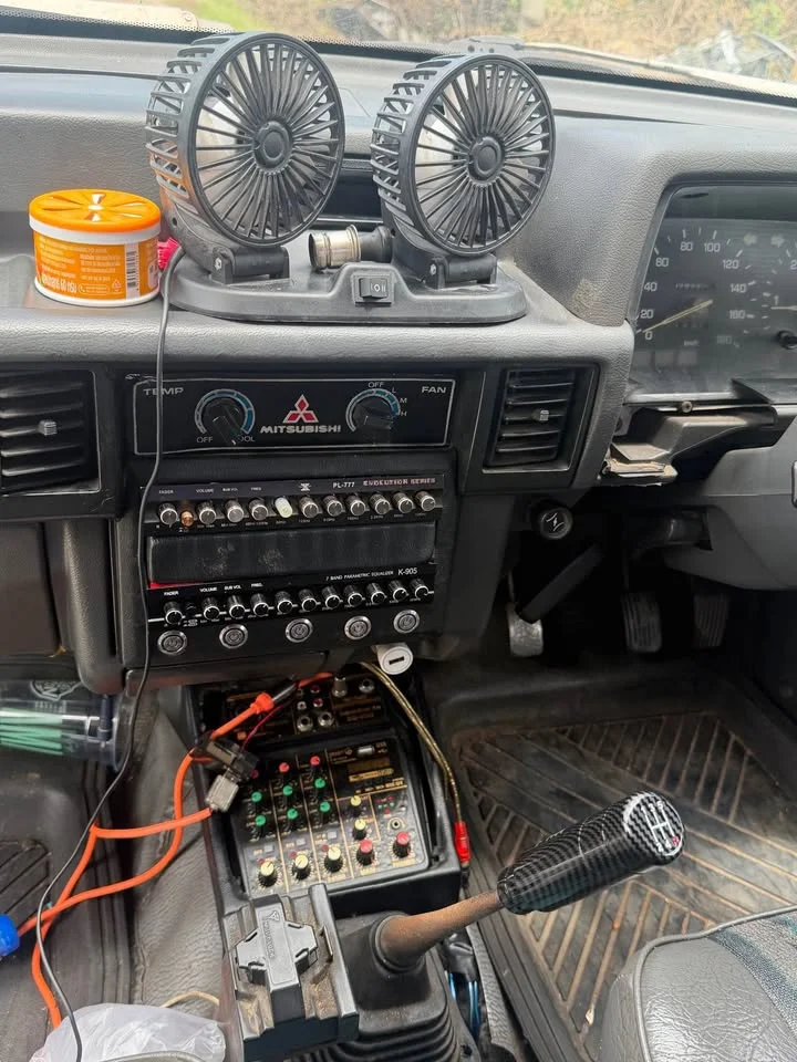 1995 Mitsubishi Triton II 2