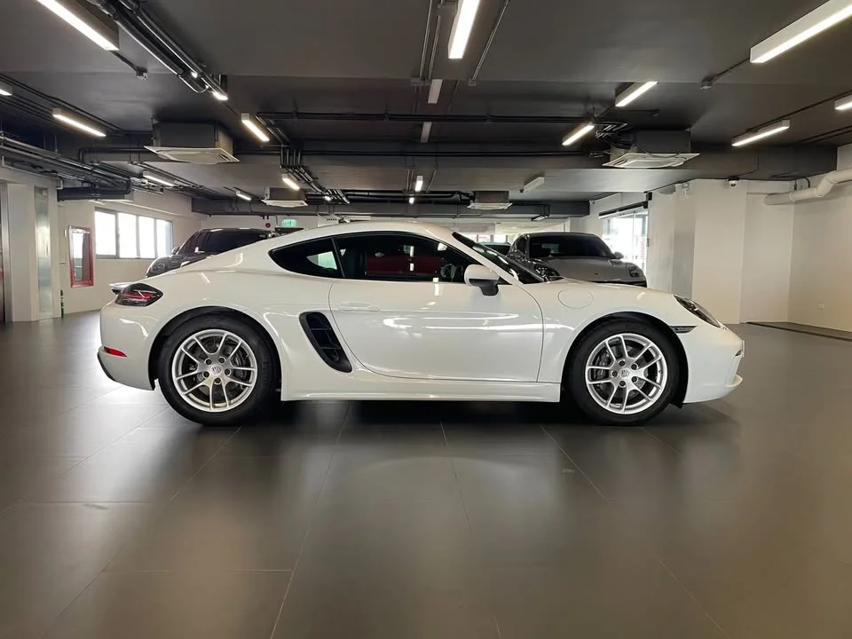 2017 Porsche 718 Boxster and Cayman IV 3