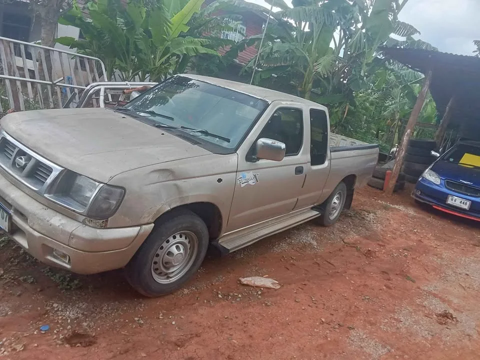 Nissan Frontier I 2