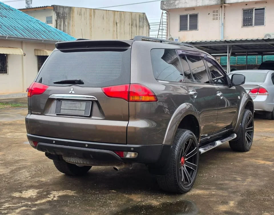 2011 Mitsubishi Pajero Sport II 3