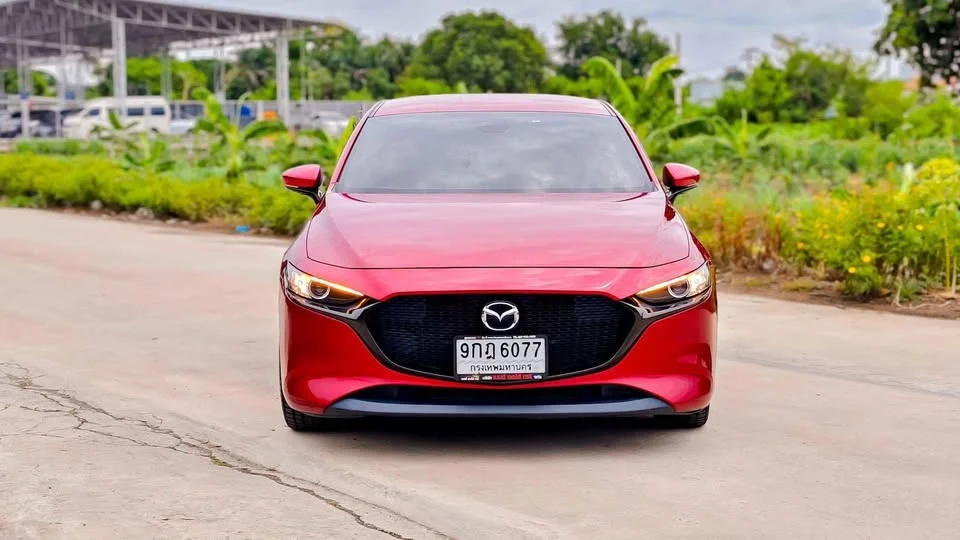2019 Mazda 3 IV 3