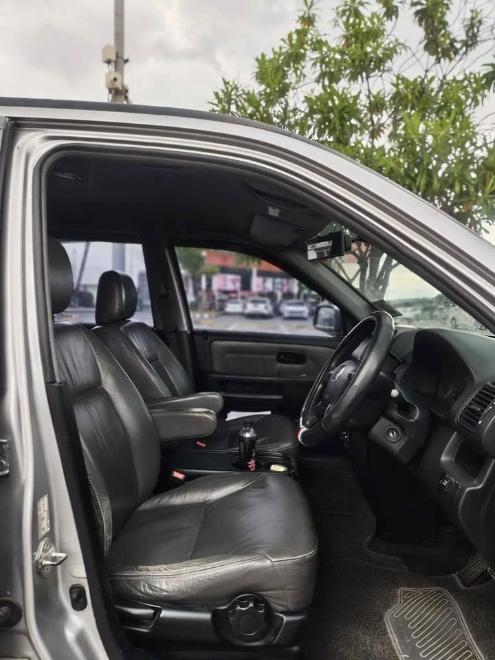 2004 Honda CR-V II 3