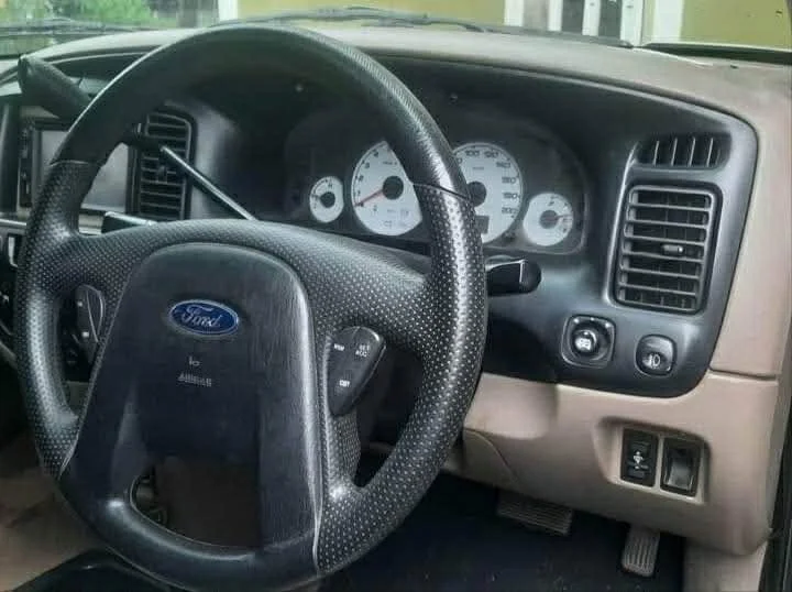 2005 Ford Escape I 2