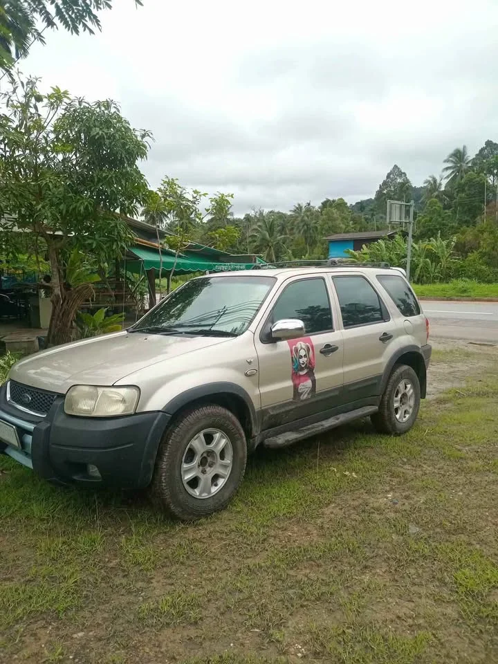 2005 Ford Escape I 3