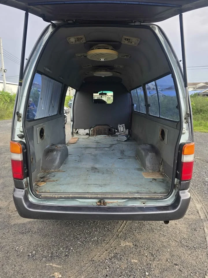 2001 Toyota Commuter IV (H100) 2