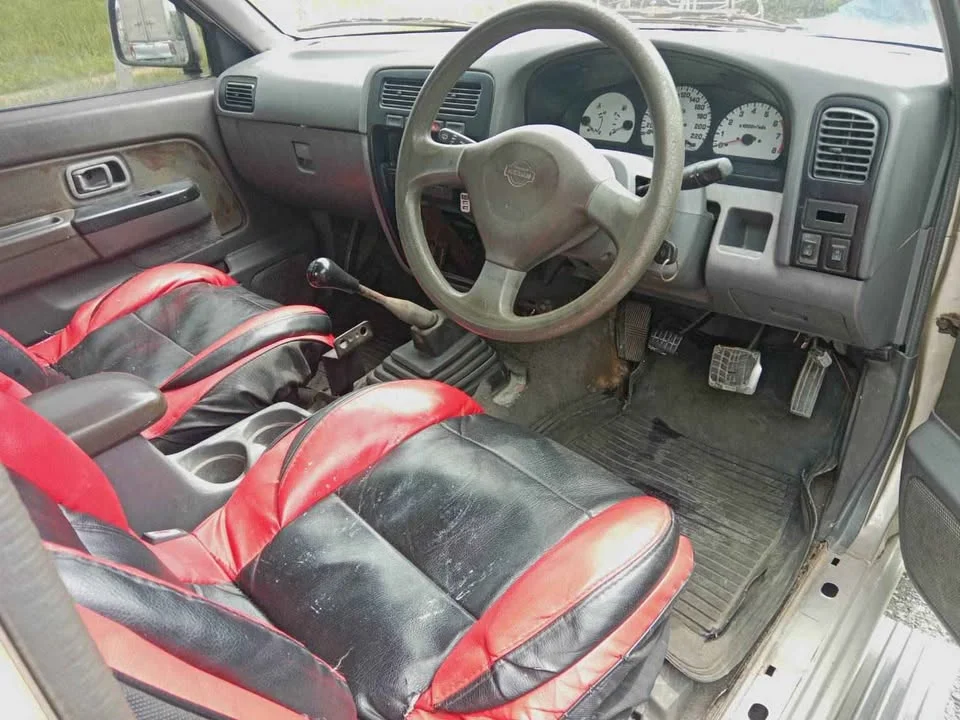 1999 Nissan Frontier I 2