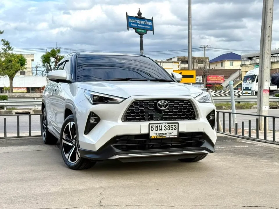 2024 Toyota Yaris Cross AC200 3