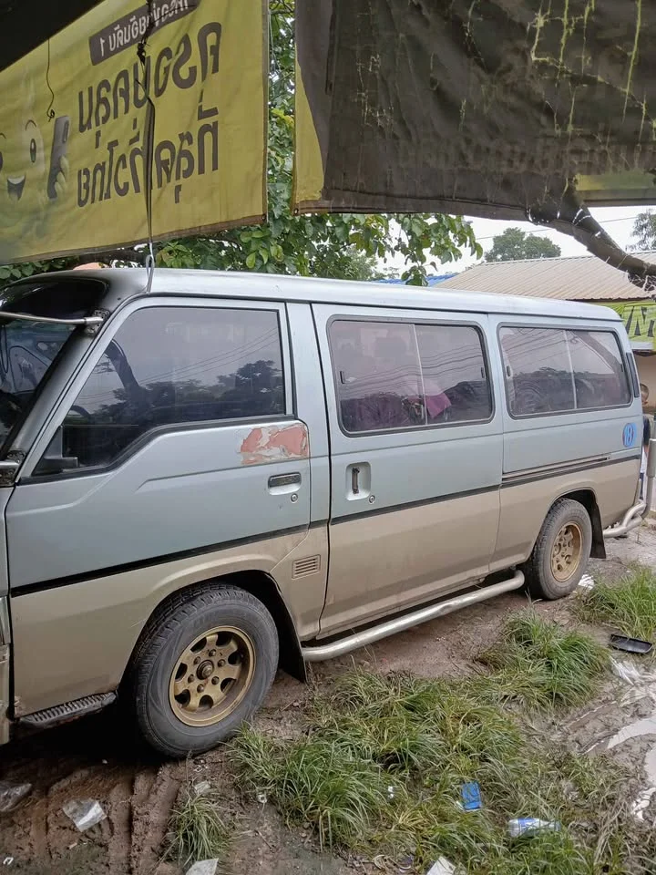 1992 Nissan Urvan IV (E24) 3