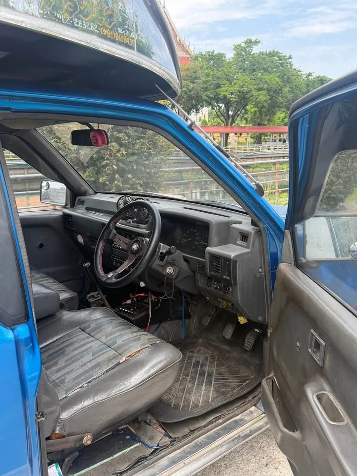 1994 Mitsubishi Triton II 2