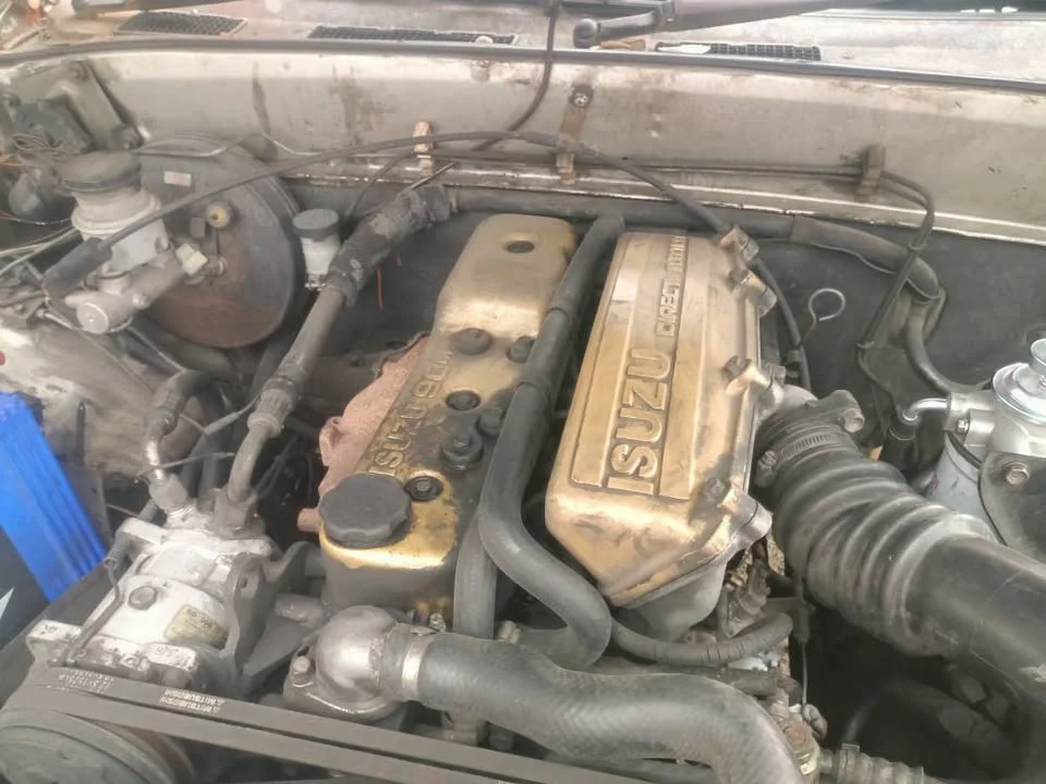 Isuzu TFR III 2