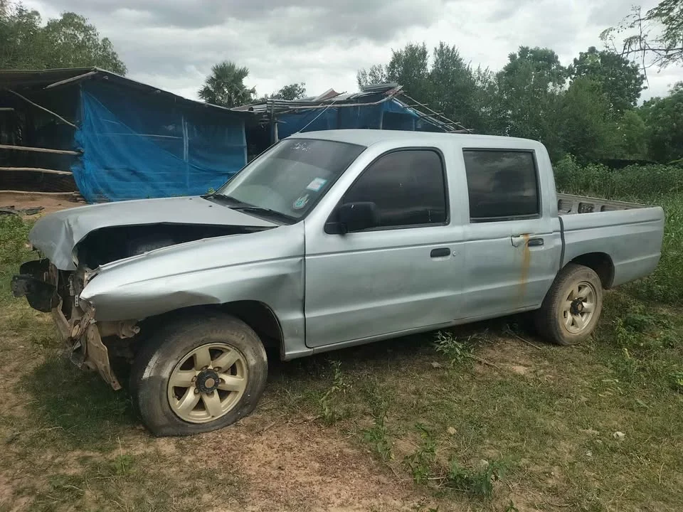 2000 Mazda 2500 Fighter V 2