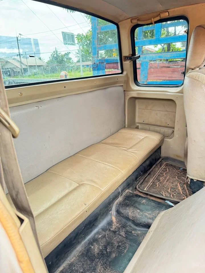 1999 Nissan Frontier I 2