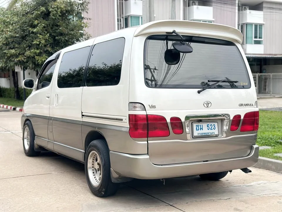 2000 Toyota Granvia H100 3