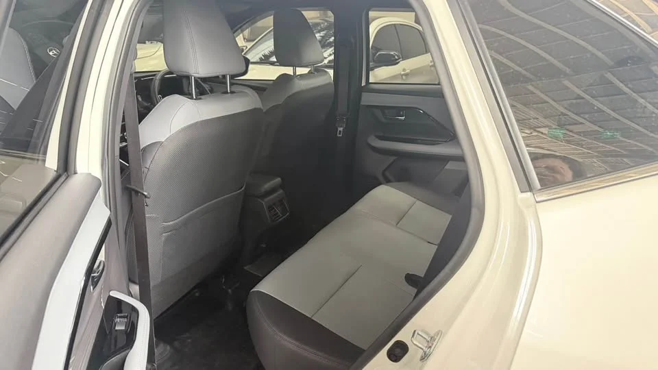 2025 Toyota Yaris Cross AC200 3