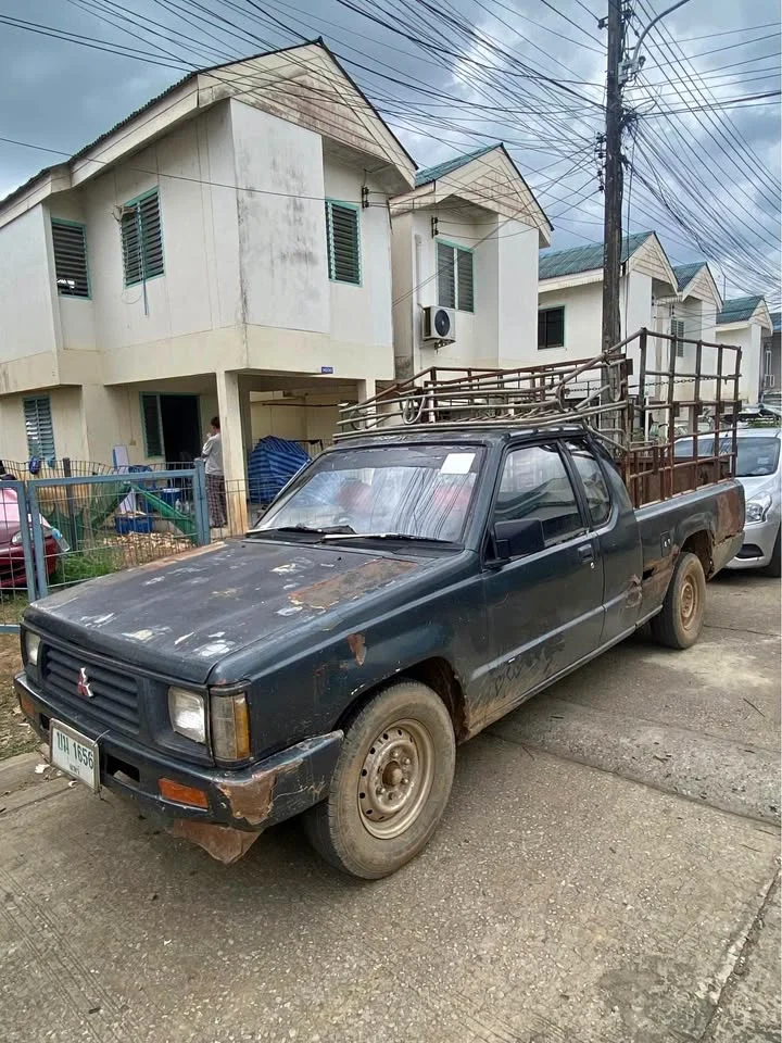 1998 Mitsubishi Triton II 3