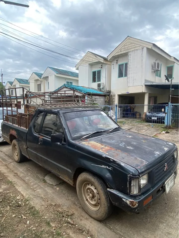 1998 Mitsubishi Triton II 2