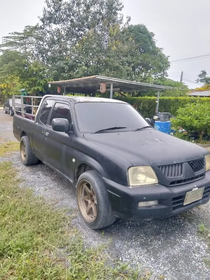 Mitsubishi Strada III 2