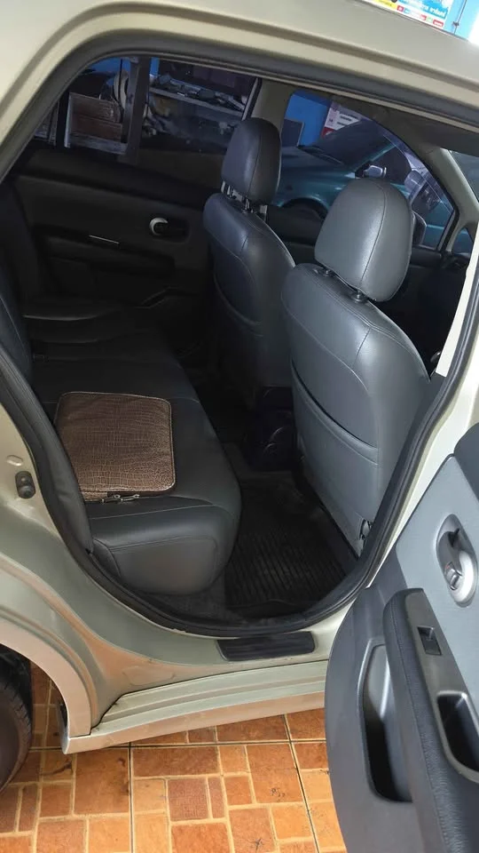 2010 Nissan Tiida I (C11) 3