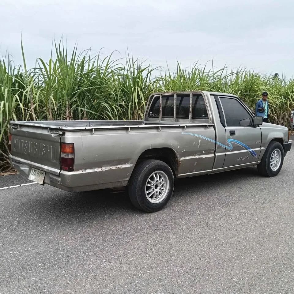 1994 Mitsubishi Triton II 3