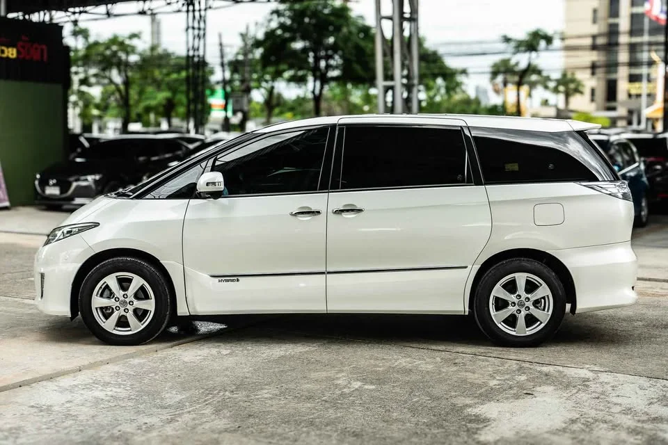 2011 Toyota Estima III 2