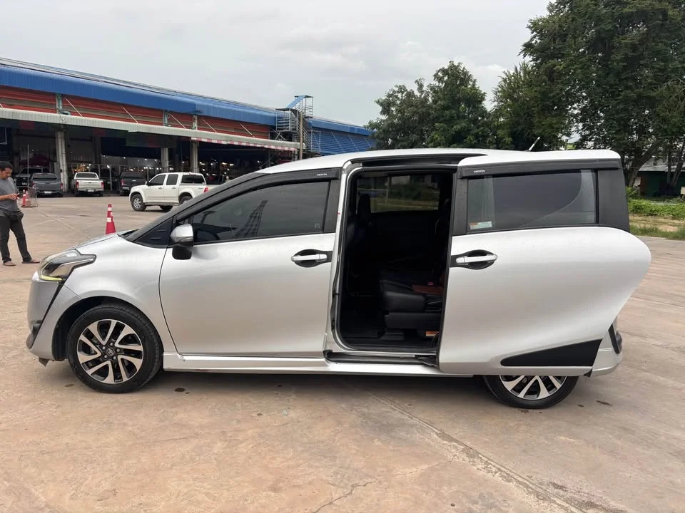 2018 Toyota Sienta II 2