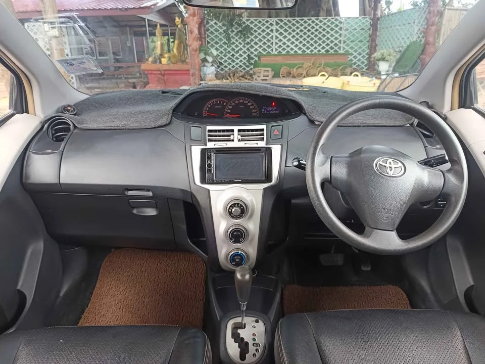 2006 Toyota Yaris II 2